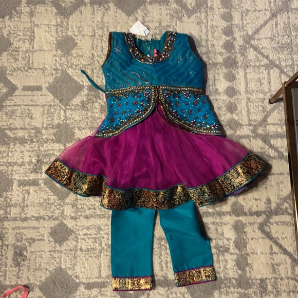 Kids Churidar Suit - Picture 4 of 5